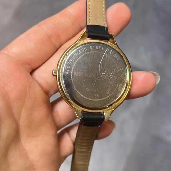 Perfect condition Michael Kors wrap watch - Picture 3 of 6